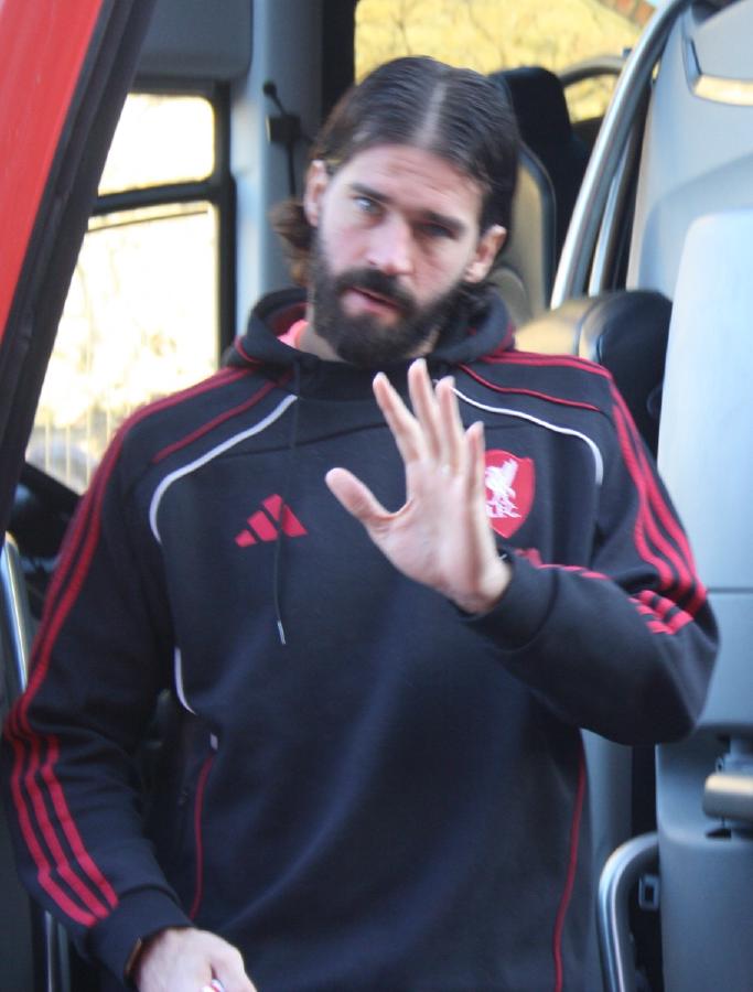 阿利松·贝克尔：从南美青训到安菲尔德城墙，巴西门神的传奇之路